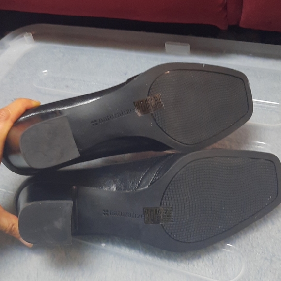 2 for $15 Naturalizer chunky heel black shoes - Picture 4 of 5